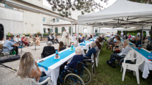 Messa del vescovo Trevisi a Casa Ieralla